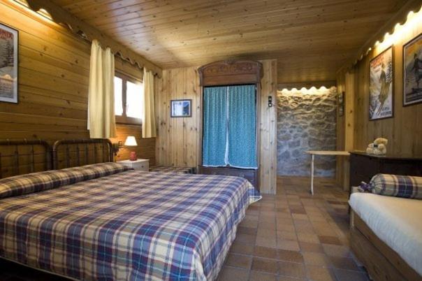 Niu Dels Falcons Bed & Breakfast La Molina  Ruang foto